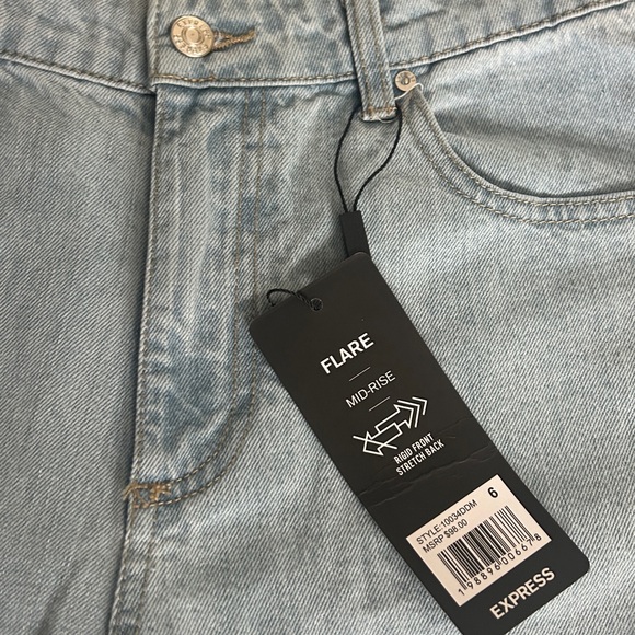 Express Mid Rise Light Wash '70s Flare Jeans size 6 NWT - Picture 6 of 8